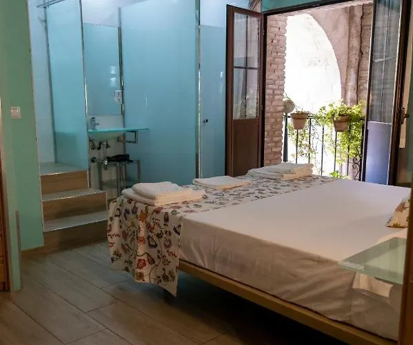 Puerta De La Luna Gasthuis Córdoba