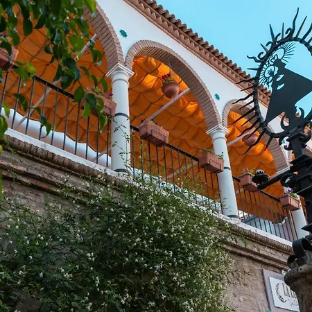 Puerta De La Luna بيت ضيافة 2*