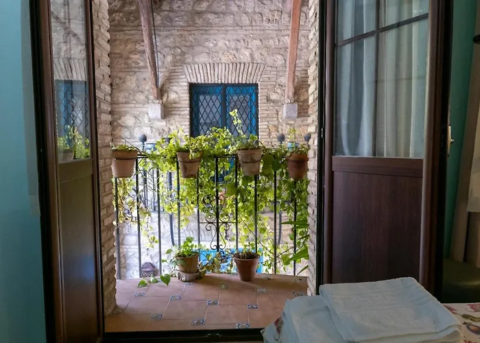 Puerta De La Luna בית הארחה 2*